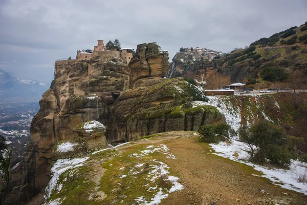 Vista de las montañas y monasterios de Meteora en invierno, Gree —  Fotos de Stock