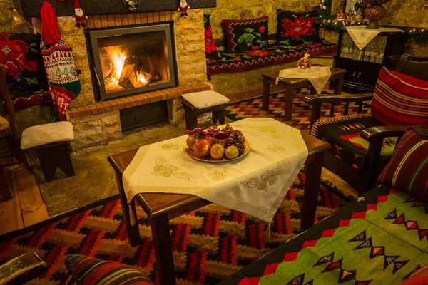 Fire burning in a fireplace decorated in Christmas style — Stock Photo, Image