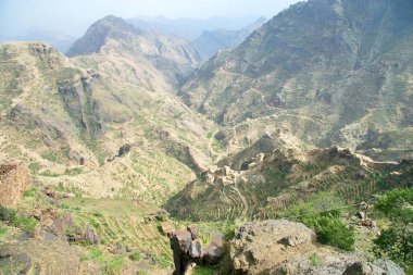 Yemen 'in kuzeydeki dağlarının manzarası.