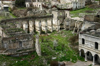 Shusha 'nın Azerbaycan bölgesinin kalıntıları. Nagorno-Karabağ savaşından sonra.