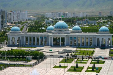 Ashgabat, Türkmenistan 'daki Rukhiyet Sarayı resmi devlet etkinlikleri, forumlar ve toplantılar düzenledi