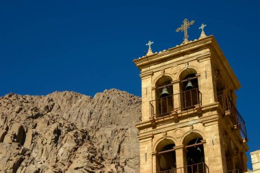 Mısır 'daki Saint Catherine Manastırı' nın Sina Dağı ve Çan Kulesi