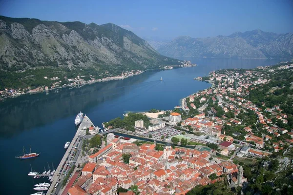 Krásné Kotor Staré Město Krásnou Horskou Scenérií — Stock fotografie