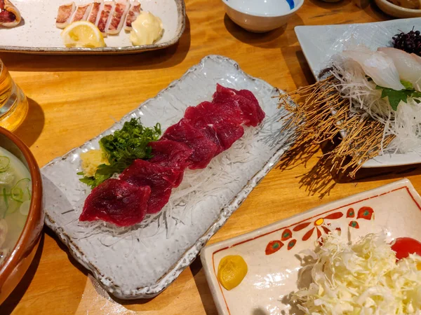 Restaurant Japonez Servește Carne Crudă Balenă Sashimi — Fotografie, imagine de stoc