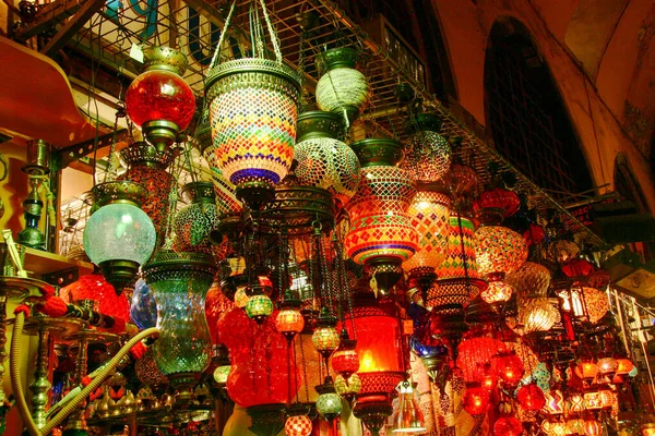 Stanbul Grand Bazaar Kentindeki Geleneksel Türk Lamba Dükkanı — Stok fotoğraf