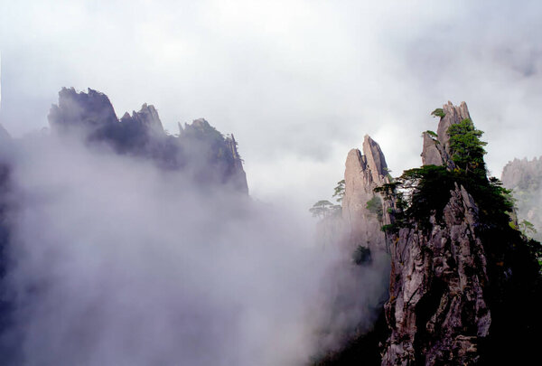 Море облаков на горе Хуаншань в Китае