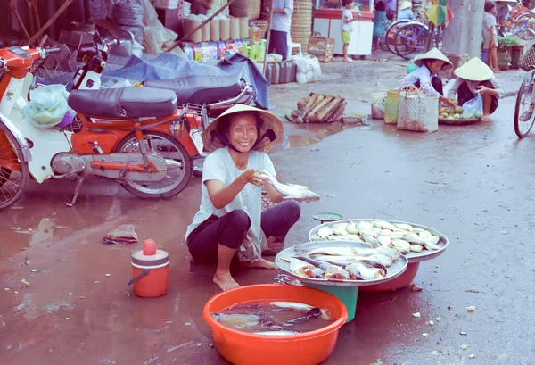 Tho Vietnam Apr 1997 Una Donna Locale Con Tradizionale Cappello — Foto Stock