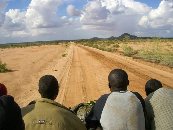 Kenyai Nairobiból Etiópiai Határig Vezet Császár Sivatagon Keresztül Utasok Órán — Stock Fotó