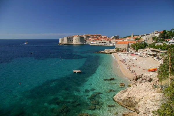 Piękna Plaża Tuż Murami Dubrownika — Zdjęcie stockowe