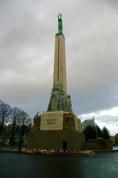 Riga Letonya Kasım 2006 Onur Askerleri Ile Özgürlük Anıtı — Stok fotoğraf
