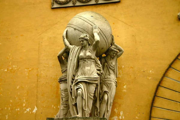 Sculpture Nymphes Mer Portant Sphère Céleste Par Feodosy Shchedrin 1751 — Photo