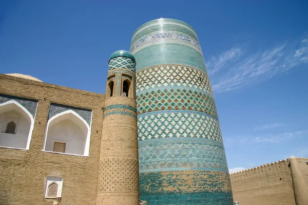 Kalta Minor Minaret Khiva Onafgewerkte Minaret Gekleed Turquoise Tegels — Stockfoto