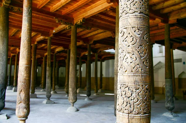 Columnas Madera Interior Mezquita Juma Mezquita Del Viernes Khiva Uzbekistán —  Fotos de Stock