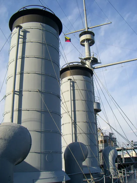 日本战列舰Mikasa的双漏斗 — 图库照片