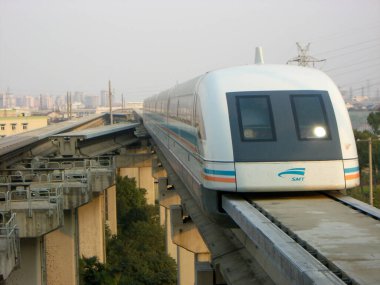 Şangay, Çin - 30 Kasım 2007: Manyetik Yükseliş (maglev) Longyang Road İstasyonunda Tren