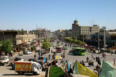 Kashgar, Xinjiang, Çin - 23 Eylül 2007: Pazar Çarşısında Aizirete Yolu 'ndaki birçok sokak satıcısı