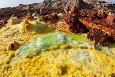 Danakil depresyonu, Etiyopya 'daki Dallol volkanik kraterinin tuzlu yapısı
