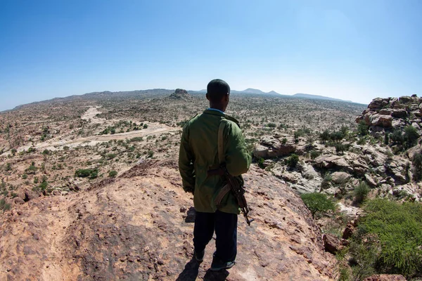 Vista Trasera Una Fuerza Policial Somalilandia Con Vistas Desierto Desde — Foto de Stock