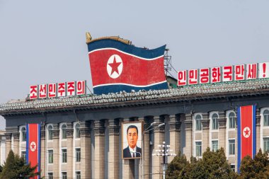 Pyongyang, Kuzey Kore - 16 Nisan 2010: Kore İşçi Partisi Genel Merkezi Kim Il-sung Meydanı
