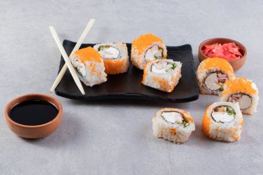 Nefis suşi. Geleneksel Asya yemekleri 