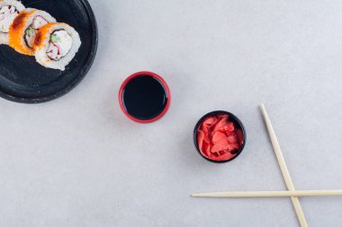 Nefis suşi. Japon yemekleri konsepti. 