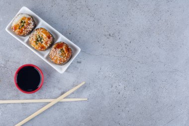 Nefis suşi. Geleneksel Asya yemekleri konsepti