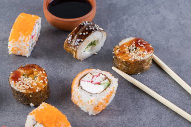 Nefis suşi. Geleneksel Asya yemekleri 