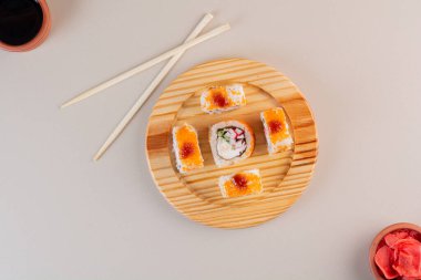 Nefis suşi. Japon yemekleri konsepti.