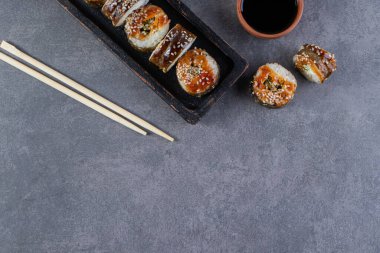 Nefis suşi. Geleneksel Asya yemekleri 