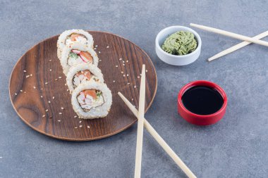 Nefis suşi. Geleneksel Asya yemekleri konsepti