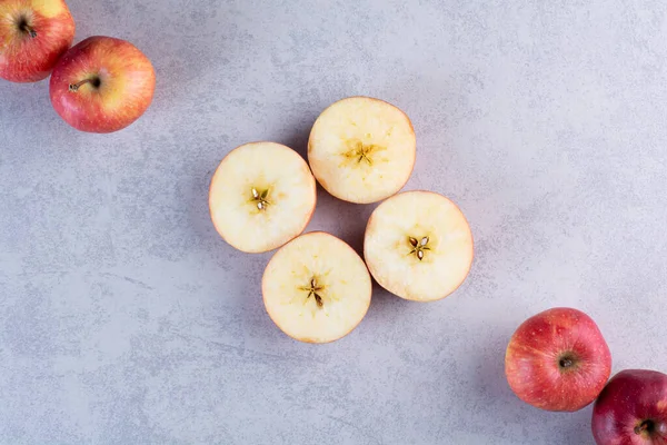 Manzanas Rojas Maduras Frescas Sobre Fondo Mesa Cocina — Foto de Stock