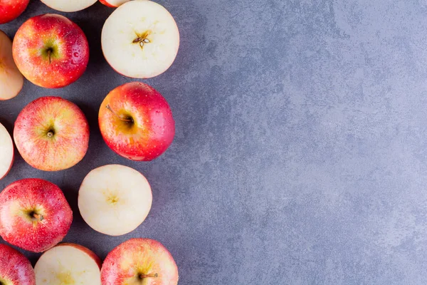 Manzanas Rojas Maduras Frescas Sobre Fondo Mesa Cocina — Foto de Stock