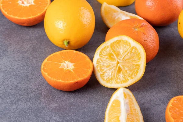 Laranjas Maduras Frescas Mesa Cozinha Conceito Nutrição Saudável — Fotografia de Stock