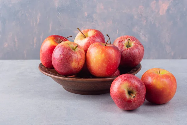 Zralé Jablka Šedém Pozadí Zavřít Pohled — Stock fotografie