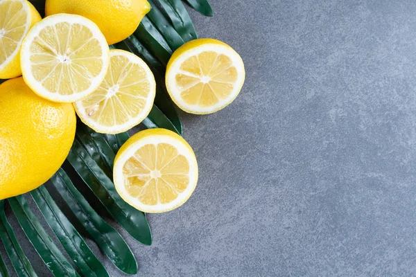 Fresh Yellow Lemons Grey Background — Stock Photo, Image