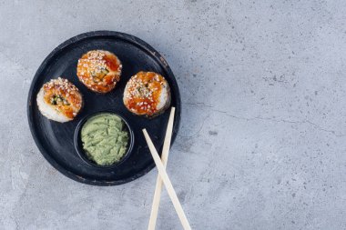 Nefis suşi. Geleneksel Asya yemekleri 