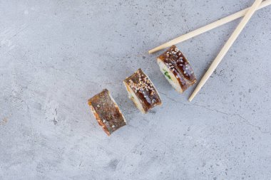 Nefis suşi. Japon yemekleri konsepti. 