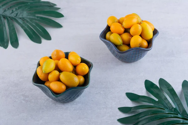 Seramik kaselerde taze kumkatlar