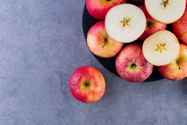 Pommes Rouges Mûres Fraîches Sur Fond Table Cuisine — Photo