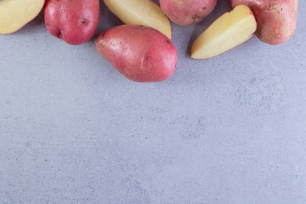 Frische Bio Kartoffeln Auf Grauem Hintergrund — Stockfoto