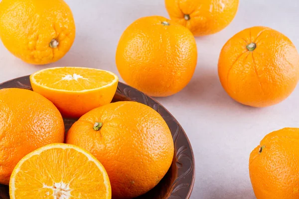 Laranjas Maduras Frescas Mesa Cozinha Conceito Nutrição Saudável — Fotografia de Stock