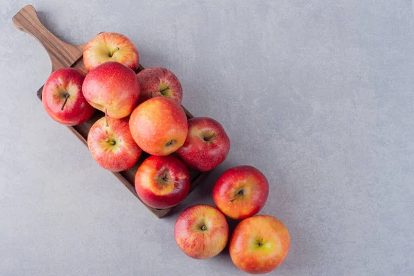 Čerstvé Zralá Červená Jablka Pozadí Kuchyňského Stolu — Stock fotografie