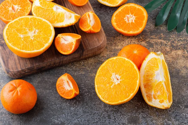 Laranjas Maduras Frescas Mesa Cozinha Conceito Nutrição Saudável — Fotografia de Stock