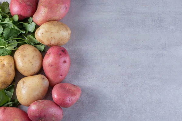 Frische Bio Kartoffeln Auf Grauem Hintergrund — Stockfoto