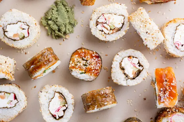 Pyszne Sushi Tradycyjna Azjatycka Koncepcja Żywności — Zdjęcie stockowe