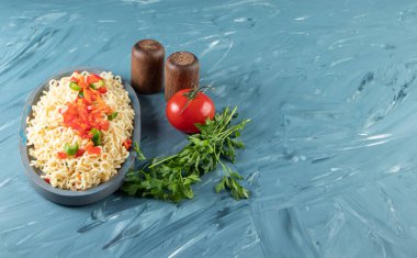 Sebzeli erişte. Üst Manzara. Boşluğu kopyala