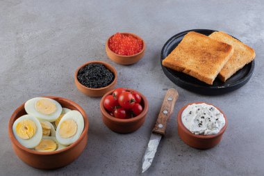 Sabah kahvaltısı mermer arka planda. Yüksek kalite fotoğraf