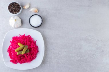 Taş zemine yerleştirilmiş çeşitli sebzeler. Yüksek kalite fotoğraf