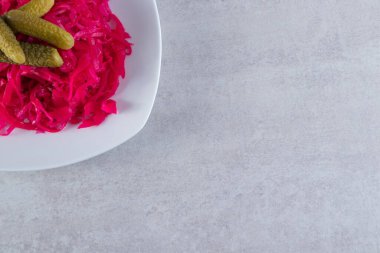 Taş zemine yerleştirilmiş çeşitli sebzeler. Yüksek kalite fotoğraf