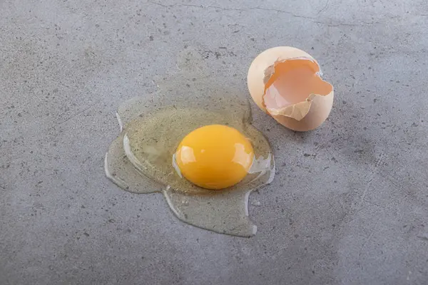 Rauwe Witte Kippeneieren Een Stenen Ondergrond Hoge Kwaliteit Foto — Stockfoto